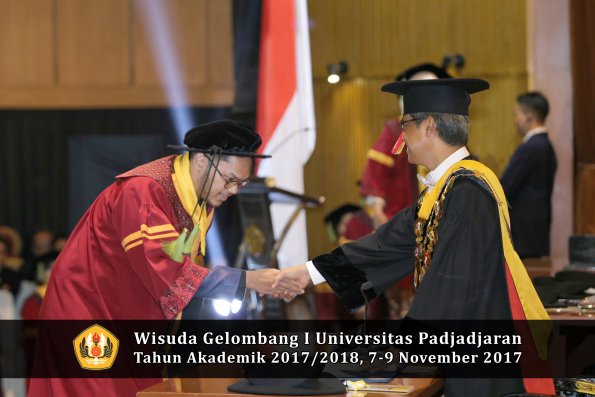 Wisuda Unpad Gel I TA 2017_2018  Fakultas kedokteran oleh Rektor 161