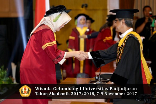 Wisuda Unpad Gel I TA 2017_2018  Fakultas kedokteran oleh Rektor 162