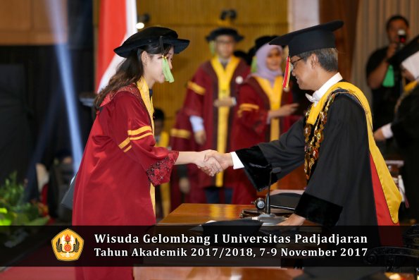 Wisuda Unpad Gel I TA 2017_2018  Fakultas kedokteran oleh Rektor 163
