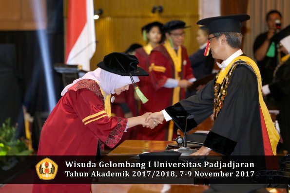 Wisuda Unpad Gel I TA 2017_2018  Fakultas kedokteran oleh Rektor 164