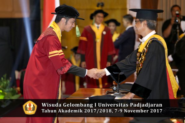 Wisuda Unpad Gel I TA 2017_2018  Fakultas kedokteran oleh Rektor 167
