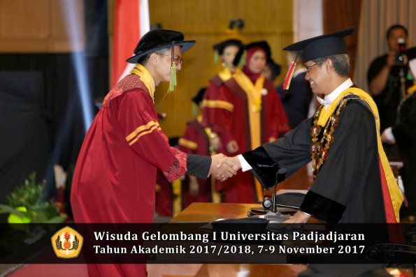 Wisuda Unpad Gel I TA 2017_2018  Fakultas kedokteran oleh Rektor 168