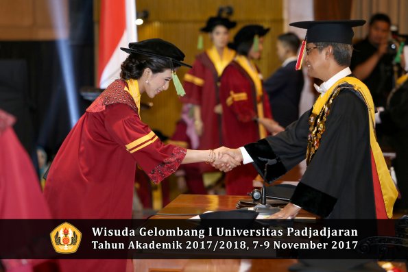 Wisuda Unpad Gel I TA 2017_2018  Fakultas kedokteran oleh Rektor 170