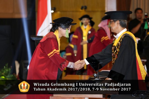 Wisuda Unpad Gel I TA 2017_2018  Fakultas kedokteran oleh Rektor 173