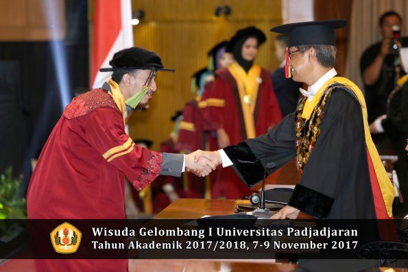 Wisuda Unpad Gel I TA 2017_2018  Fakultas kedokteran oleh Rektor 175