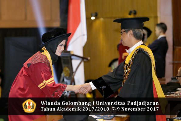 Wisuda Unpad Gel I TA 2017_2018  Fakultas kedokteran oleh Rektor 176