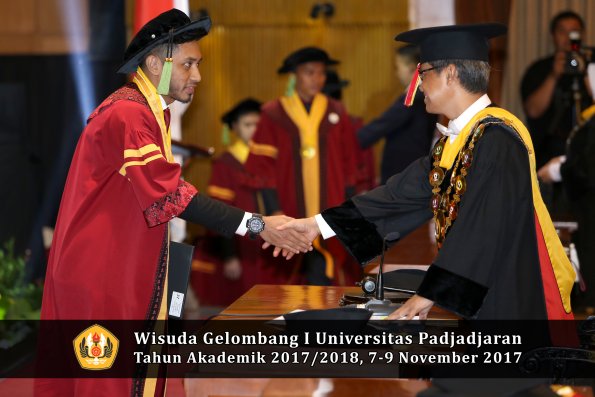 Wisuda Unpad Gel I TA 2017_2018  Fakultas kedokteran oleh Rektor 186