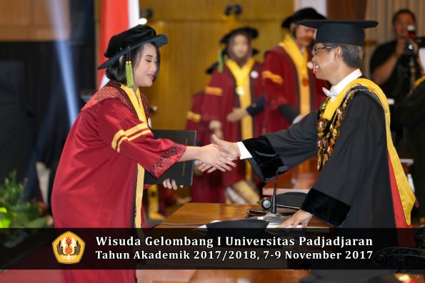 Wisuda Unpad Gel I TA 2017_2018  Fakultas kedokteran oleh Rektor 189