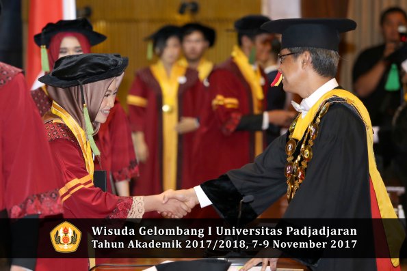 Wisuda Unpad Gel I TA 2017_2018  Fakultas kedokteran oleh Rektor 191