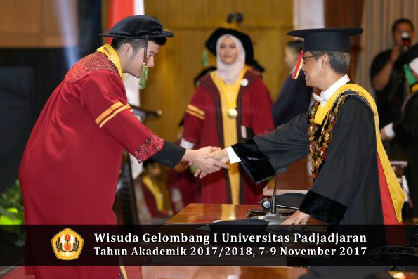 Wisuda Unpad Gel I TA 2017_2018  Fakultas kedokteran oleh Rektor 195