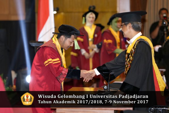 Wisuda Unpad Gel I TA 2017_2018  Fakultas kedokteran oleh Rektor 198