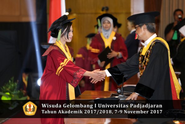 Wisuda Unpad Gel I TA 2017_2018  Fakultas kedokteran oleh Rektor 203