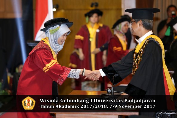 Wisuda Unpad Gel I TA 2017_2018  Fakultas kedokteran oleh Rektor 204