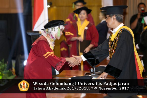 Wisuda Unpad Gel I TA 2017_2018  Fakultas kedokteran oleh Rektor 205