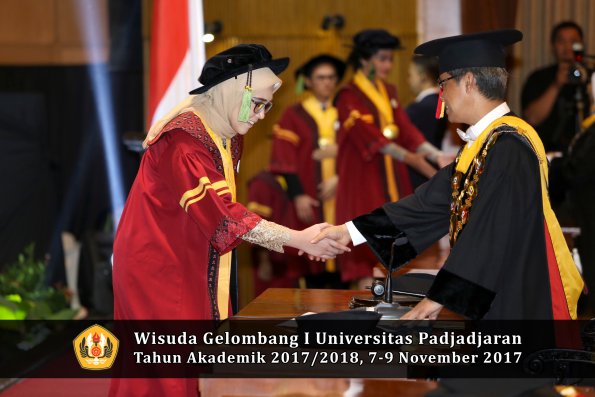 Wisuda Unpad Gel I TA 2017_2018  Fakultas kedokteran oleh Rektor 208