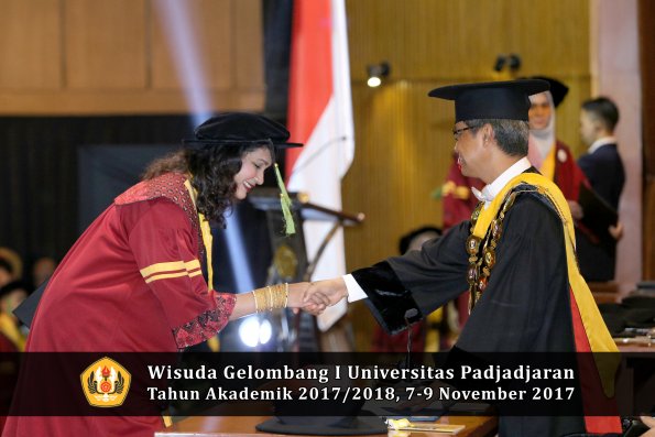 Wisuda Unpad Gel I TA 2017_2018  Fakultas kedokteran oleh Rektor 214