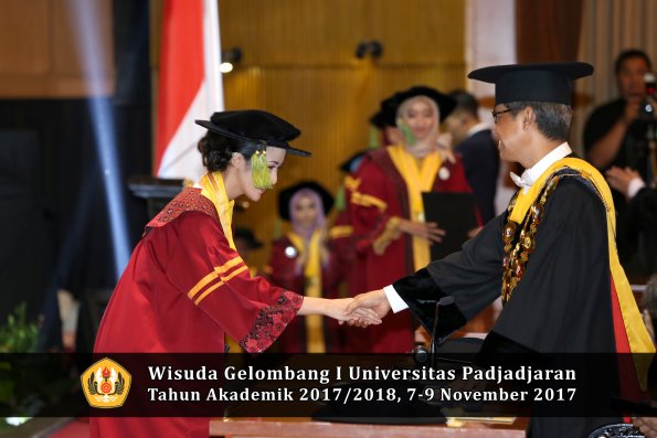 Wisuda Unpad Gel I TA 2017_2018  Fakultas kedokteran oleh Rektor 218