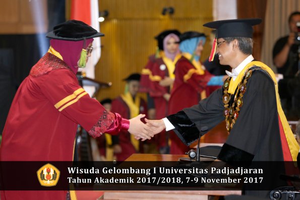 Wisuda Unpad Gel I TA 2017_2018  Fakultas kedokteran oleh Rektor 220