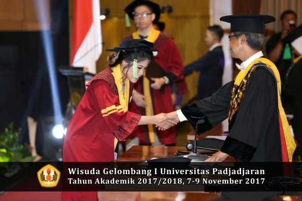 Wisuda Unpad Gel I TA 2017_2018  Fakultas kedokteran oleh Rektor 232
