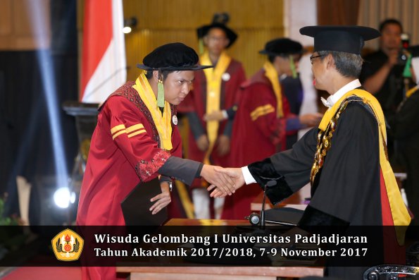 Wisuda Unpad Gel I TA 2017_2018  Fakultas kedokteran oleh Rektor 234