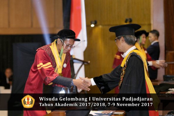 Wisuda Unpad Gel I TA 2017_2018  Fakultas kedokteran oleh Rektor 236