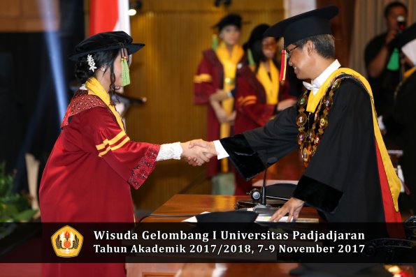 Wisuda Unpad Gel I TA 2017_2018  Fakultas kedokteran oleh Rektor 237
