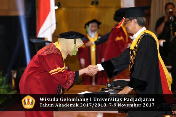 Wisuda Unpad Gel I TA 2017_2018  Fakultas kedokteran oleh Rektor 240