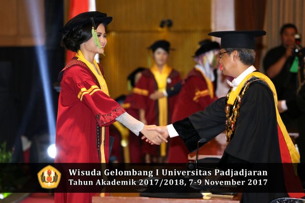 Wisuda Unpad Gel I TA 2017_2018  Fakultas kedokteran oleh Rektor 241