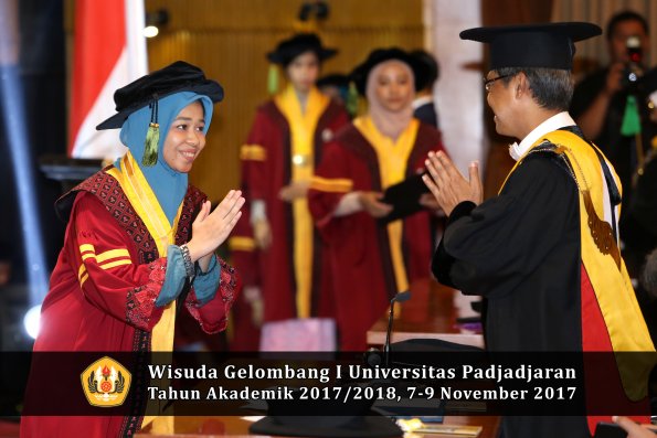 Wisuda Unpad Gel I TA 2017_2018  Fakultas kedokteran oleh Rektor 245