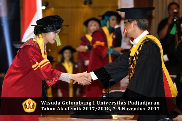 Wisuda Unpad Gel I TA 2017_2018  Fakultas kedokteran oleh Rektor 247