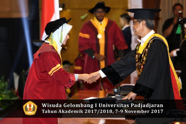 Wisuda Unpad Gel I TA 2017_2018  Fakultas kedokteran oleh Rektor 257
