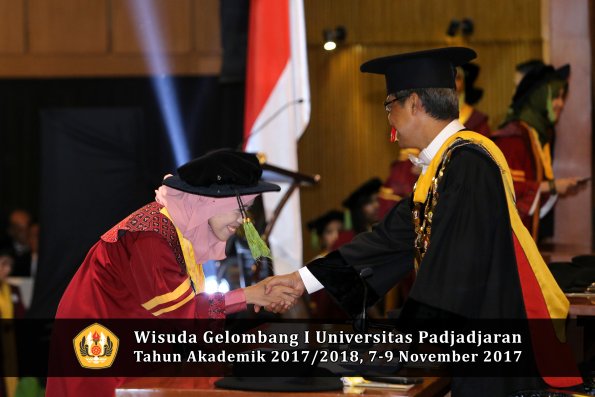 Wisuda Unpad Gel I TA 2017_2018  Fakultas kedokteran oleh Rektor 260