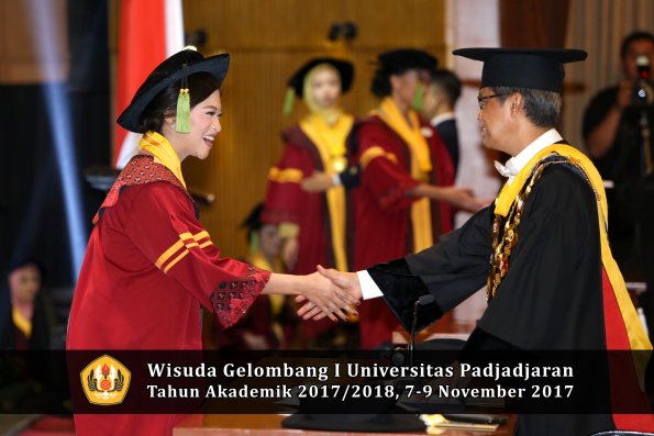 Wisuda Unpad Gel I TA 2017_2018  Fakultas kedokteran oleh Rektor 285