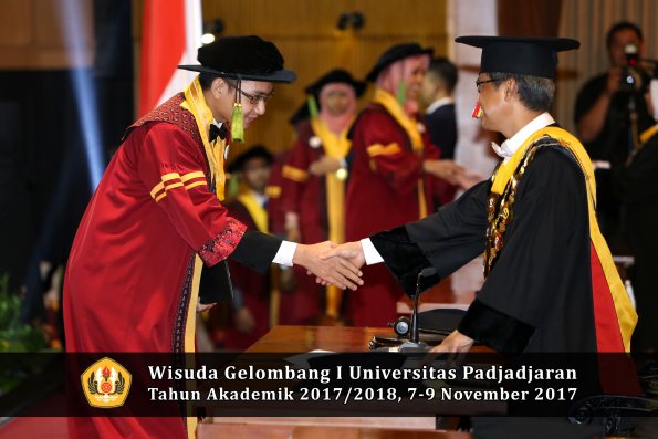 Wisuda Unpad Gel I TA 2017_2018  Fakultas kedokteran oleh Rektor 291