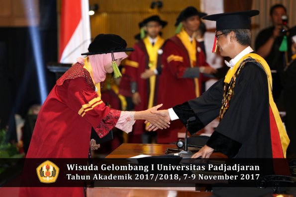 Wisuda Unpad Gel I TA 2017_2018  Fakultas kedokteran oleh Rektor 293