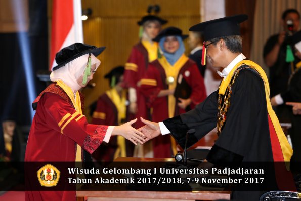 Wisuda Unpad Gel I TA 2017_2018  Fakultas kedokteran oleh Rektor 298