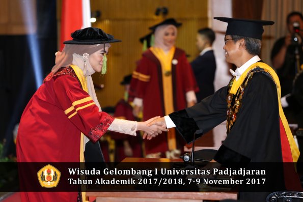 Wisuda Unpad Gel I TA 2017_2018  Fakultas kedokteran oleh Rektor 300