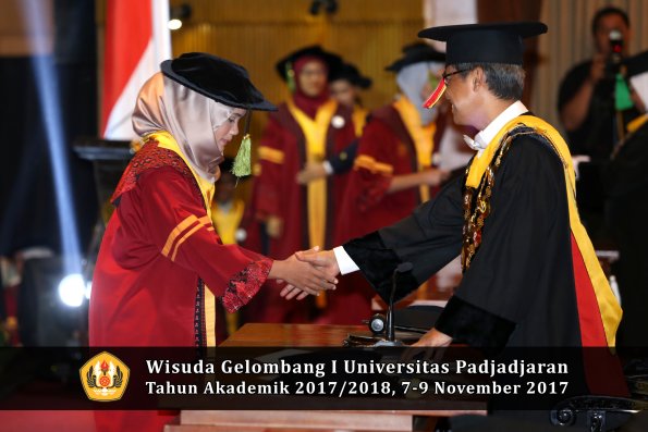 Wisuda Unpad Gel I TA 2017_2018  Fakultas kedokteran oleh Rektor 306