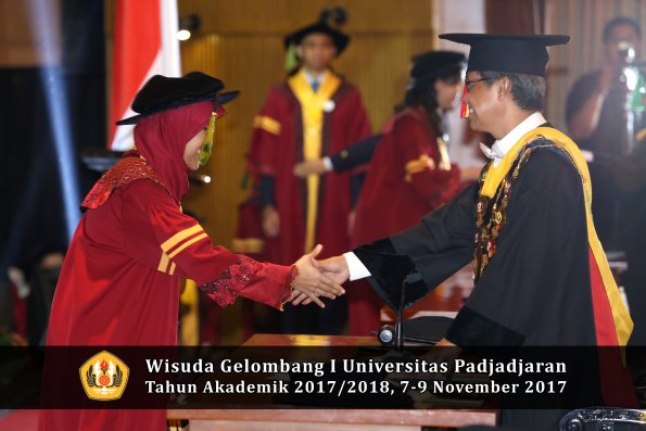 Wisuda Unpad Gel I TA 2017_2018  Fakultas kedokteran oleh Rektor 308
