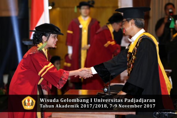 Wisuda Unpad Gel I TA 2017_2018  Fakultas kedokteran oleh Rektor 314
