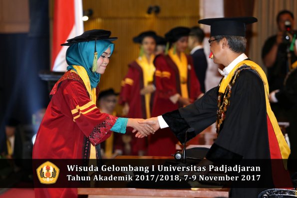 Wisuda Unpad Gel I TA 2017_2018  Fakultas kedokteran oleh Rektor 317