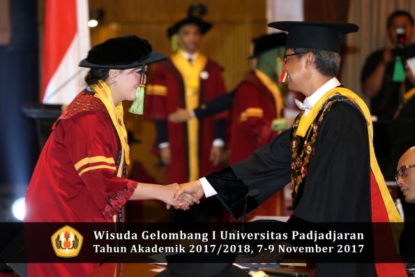 Wisuda Unpad Gel I TA 2017_2018  Fakultas kedokteran oleh Rektor 333