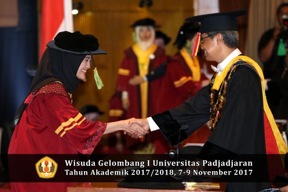 Wisuda Unpad Gel I TA 2017_2018  Fakultas kedokteran oleh Rektor 340