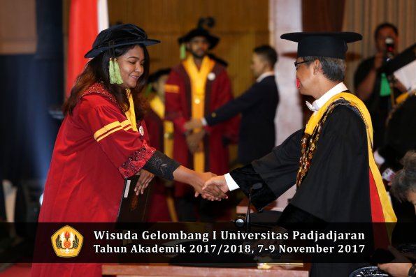 Wisuda Unpad Gel I TA 2017_2018  Fakultas kedokteran oleh Rektor 346