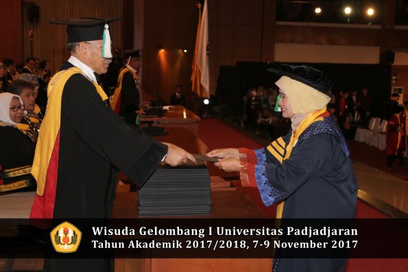 Wisuda Unpad Gel I TA 2017_2018  Fakultas Pertanian oleh Dekan 002