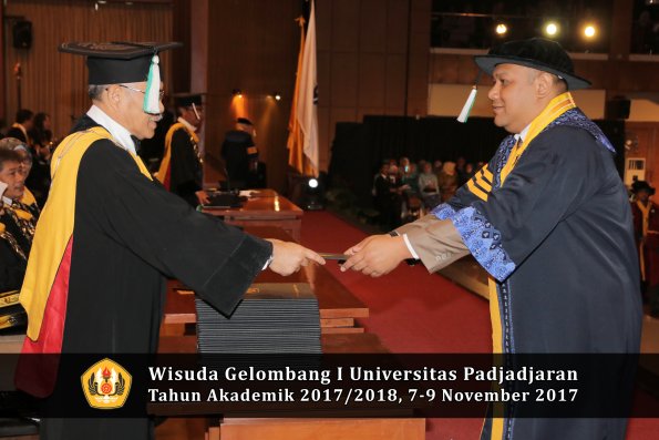 Wisuda Unpad Gel I TA 2017_2018  Fakultas Pertanian oleh Dekan 003