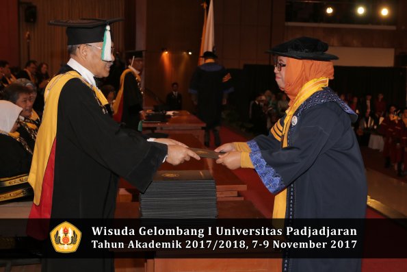 Wisuda Unpad Gel I TA 2017_2018  Fakultas Pertanian oleh Dekan 004