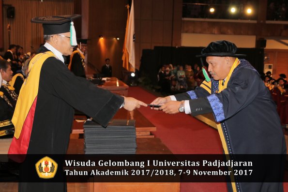 Wisuda Unpad Gel I TA 2017_2018  Fakultas Pertanian oleh Dekan 006