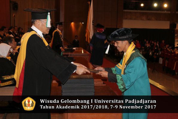 Wisuda Unpad Gel I TA 2017_2018  Fakultas Pertanian oleh Dekan 008