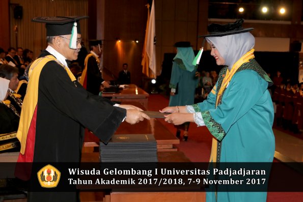 Wisuda Unpad Gel I TA 2017_2018  Fakultas Pertanian oleh Dekan 010